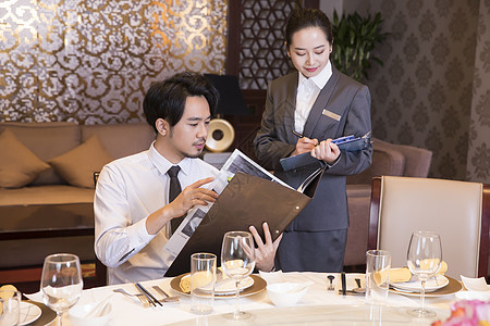 餐飲服務(wù)中的點(diǎn)菜藝術(shù) 如何通過(guò)圖片提升顧客體驗(yàn)